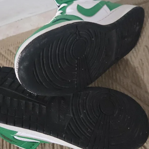 Kids Air Jordan Sneakers Size 5Y - Picture 5 of 6